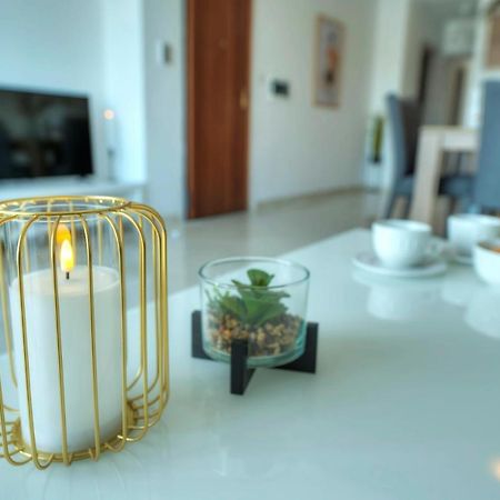 Seafront Beautifully Furnished 2 Bedrooms Gogzr-3 Gzira Εξωτερικό φωτογραφία