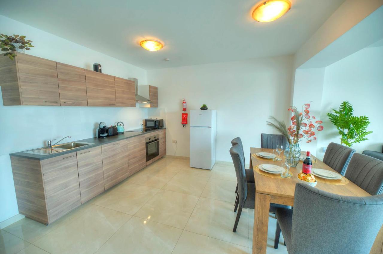 Seafront Beautifully Furnished 2 Bedrooms Gogzr-3 Gzira Εξωτερικό φωτογραφία