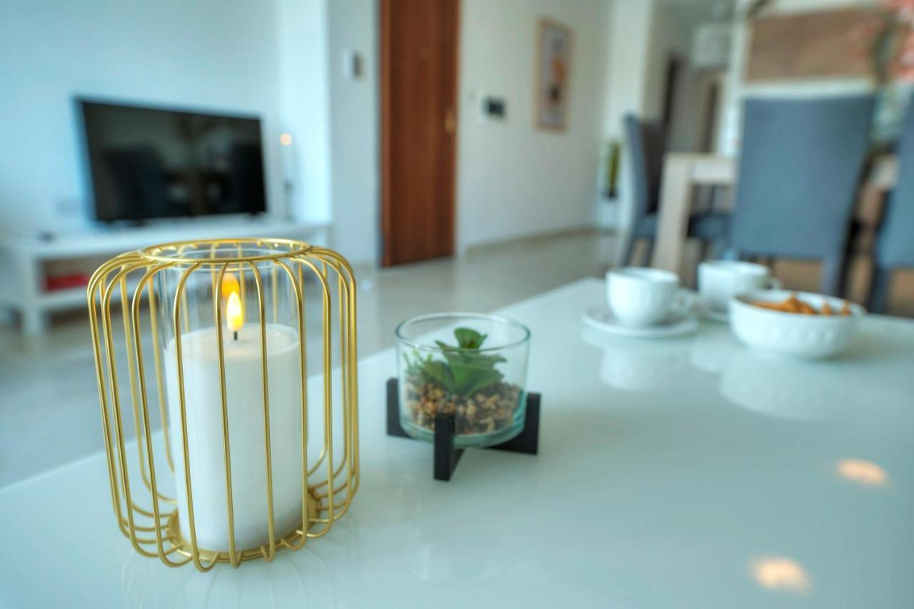 Seafront Beautifully Furnished 2 Bedrooms Gogzr-3 Gzira Εξωτερικό φωτογραφία