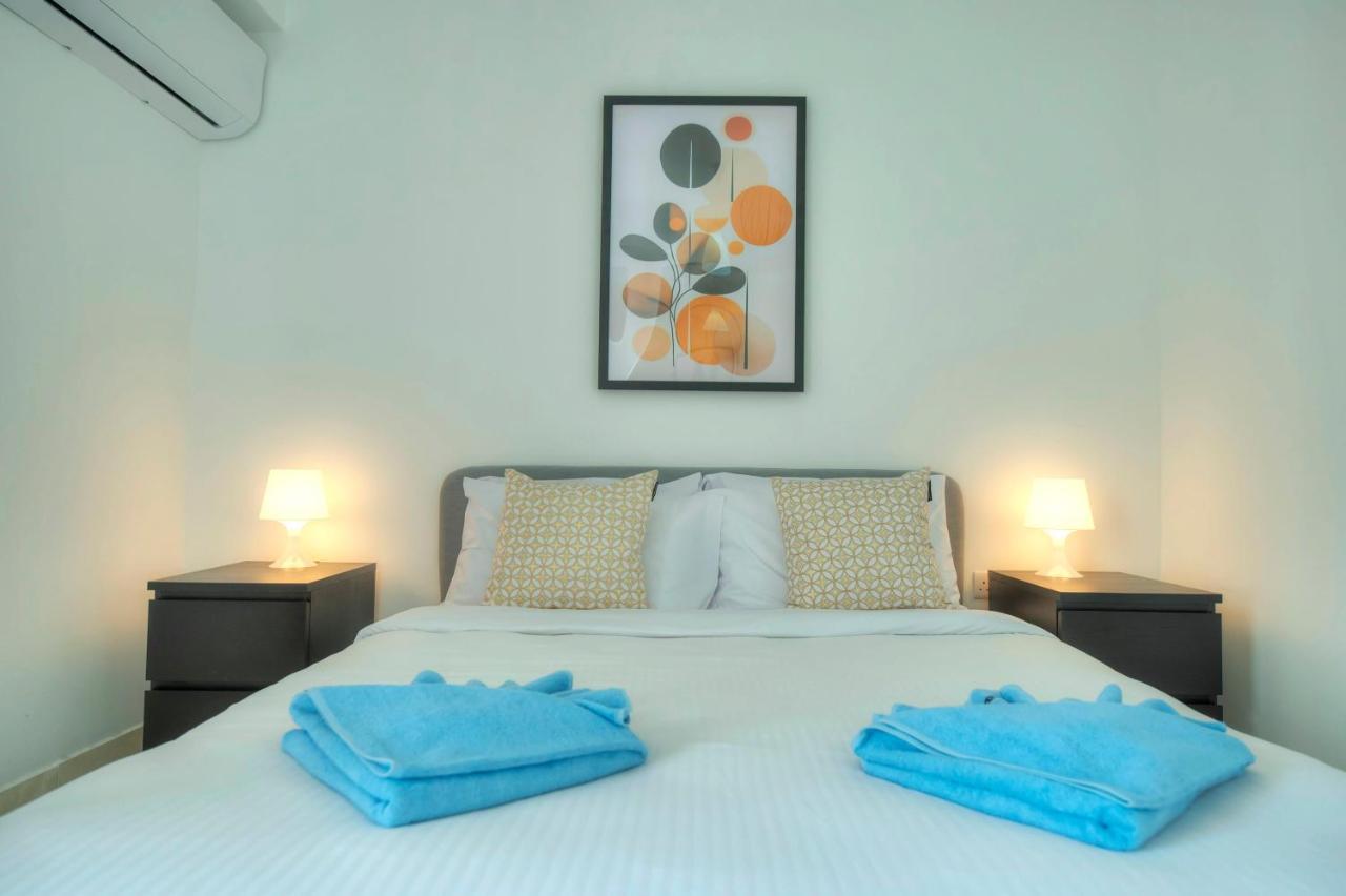 Seafront Beautifully Furnished 2 Bedrooms Gogzr-3 Gzira Εξωτερικό φωτογραφία