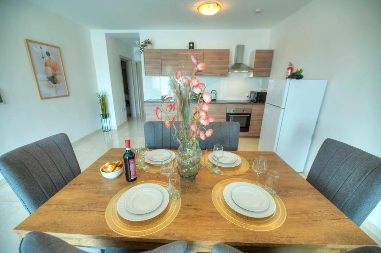 Seafront Beautifully Furnished 2 Bedrooms Gogzr-3 Gzira Εξωτερικό φωτογραφία