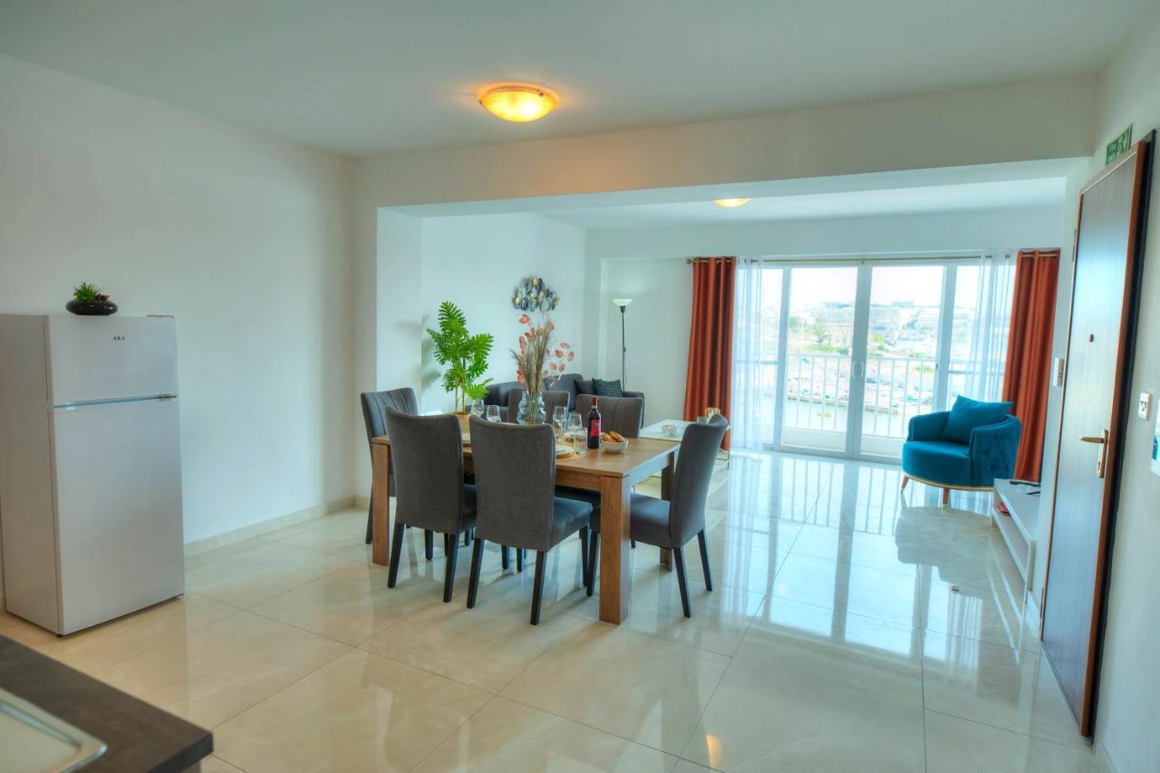 Seafront Beautifully Furnished 2 Bedrooms Gogzr-3 Gzira Εξωτερικό φωτογραφία