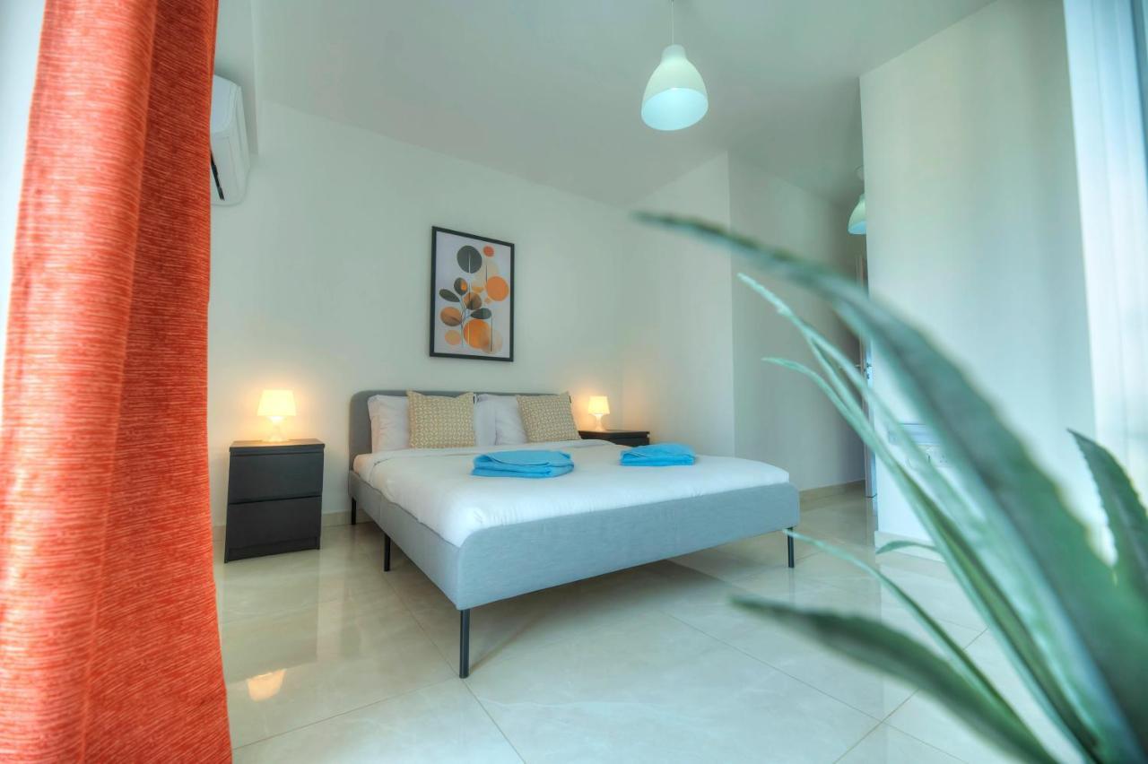Seafront Beautifully Furnished 2 Bedrooms Gogzr-3 Gzira Εξωτερικό φωτογραφία