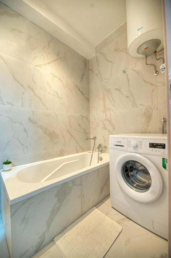 Seafront Beautifully Furnished 2 Bedrooms Gogzr-3 Gzira Εξωτερικό φωτογραφία