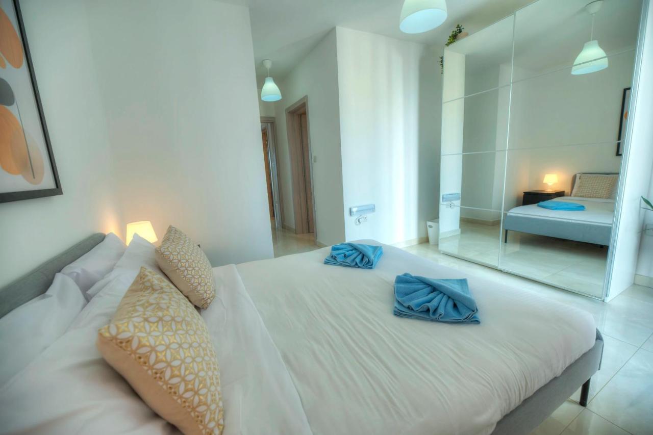Seafront Beautifully Furnished 2 Bedrooms Gogzr-3 Gzira Εξωτερικό φωτογραφία