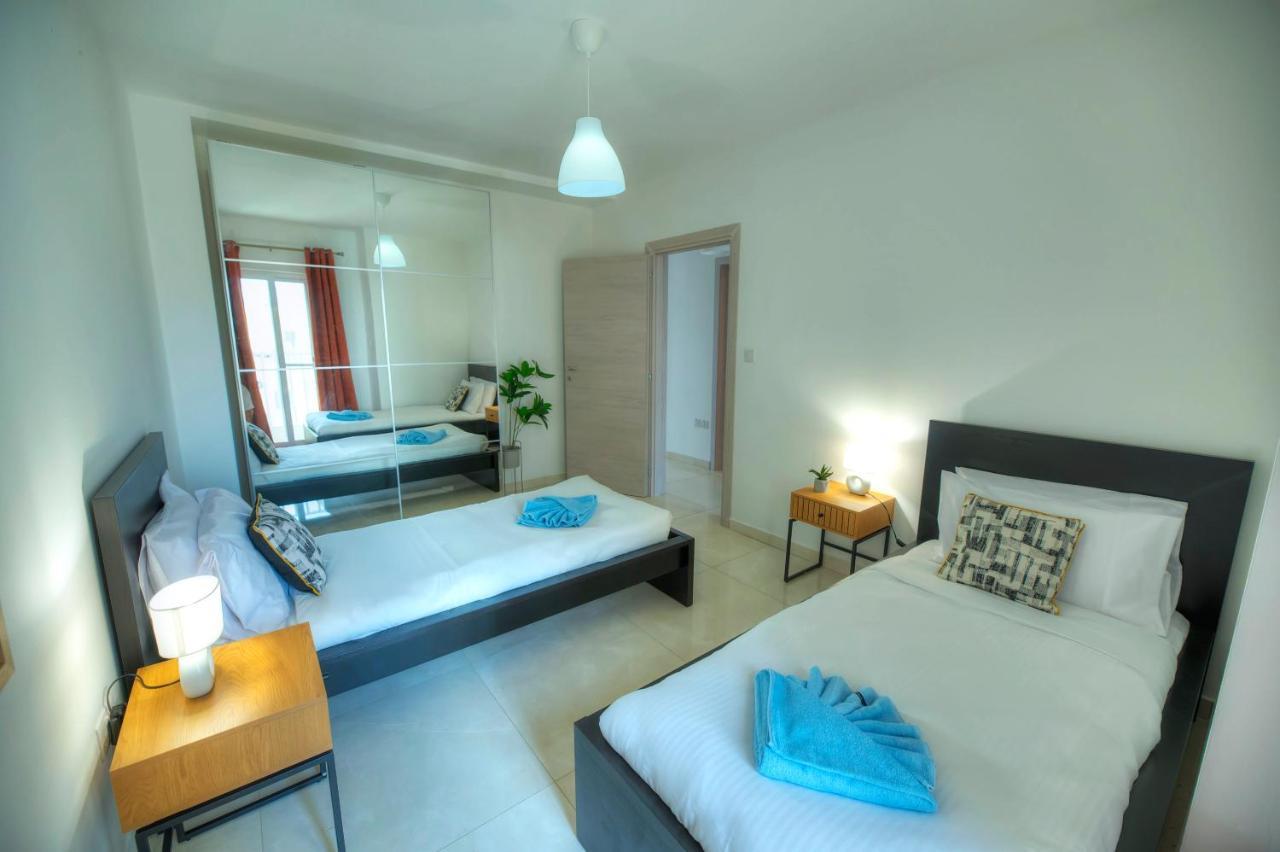 Seafront Beautifully Furnished 2 Bedrooms Gogzr-3 Gzira Εξωτερικό φωτογραφία