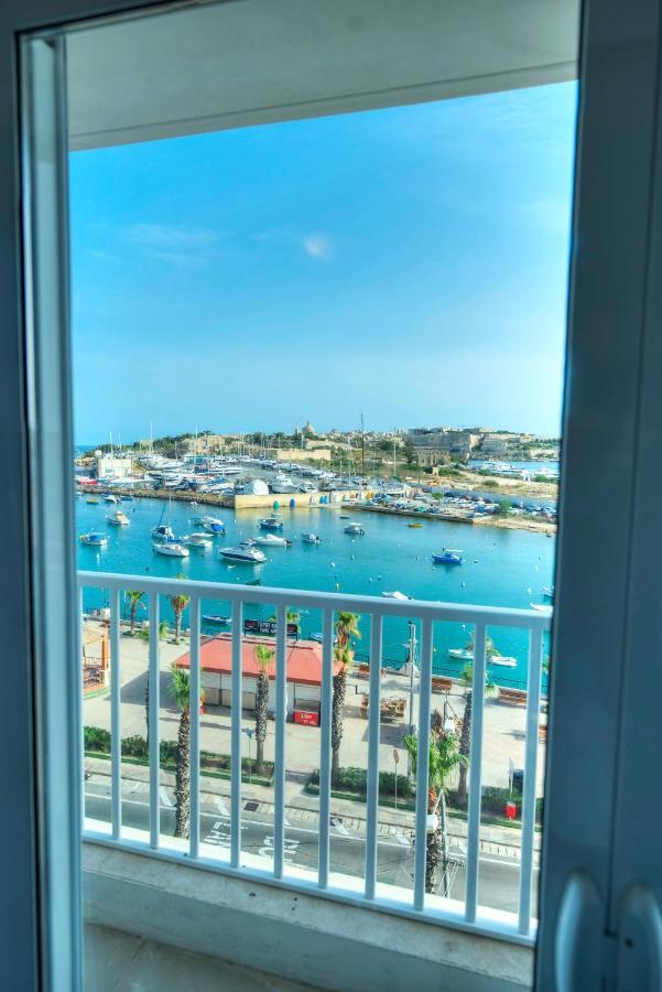 Seafront Beautifully Furnished 2 Bedrooms Gogzr-3 Gzira Εξωτερικό φωτογραφία